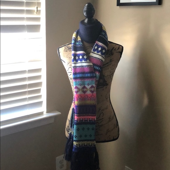 Old Navy fringed winter scarf - Picture 5 of 7